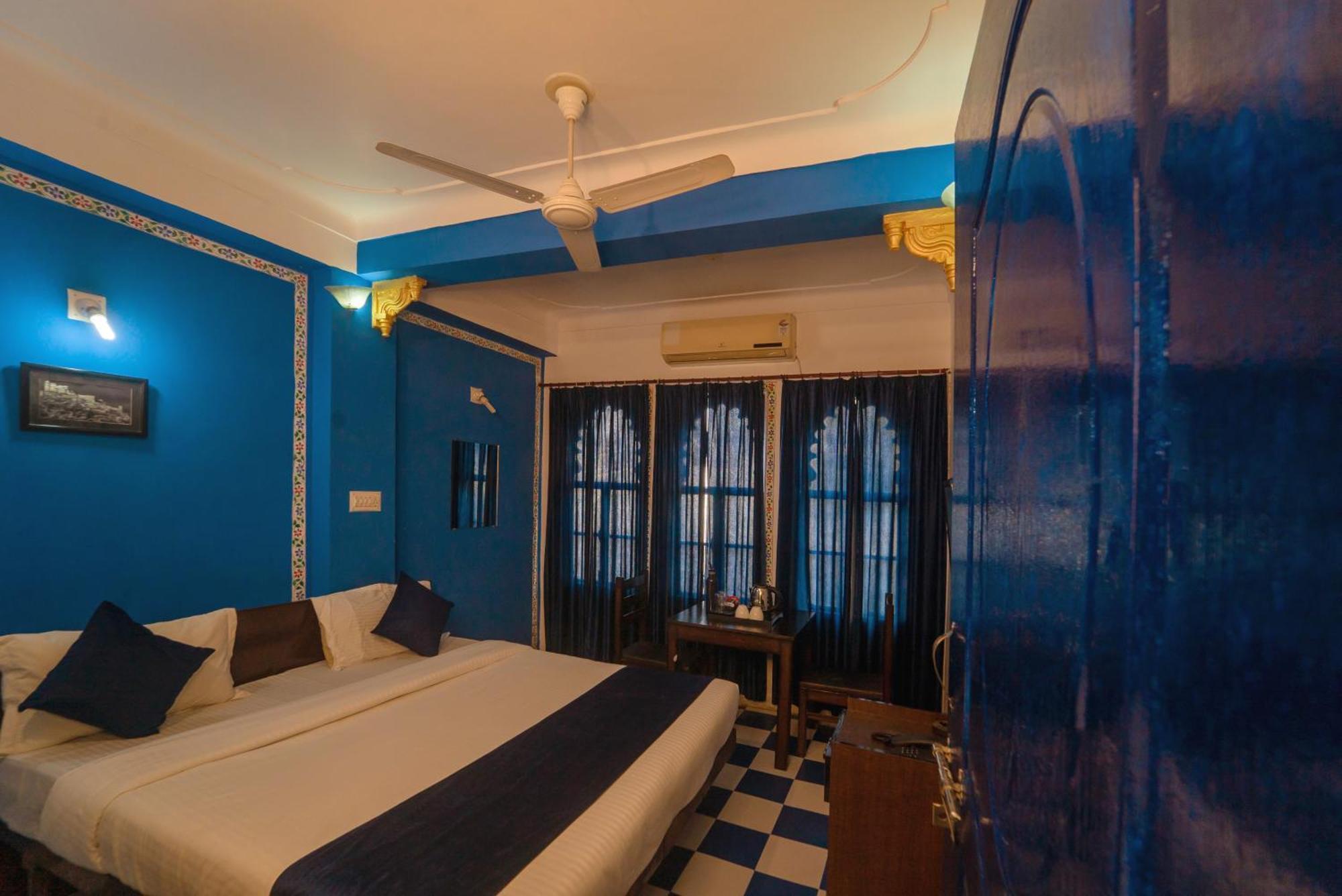 Venice View Hotel & Restaurant Удайпур Екстериор снимка